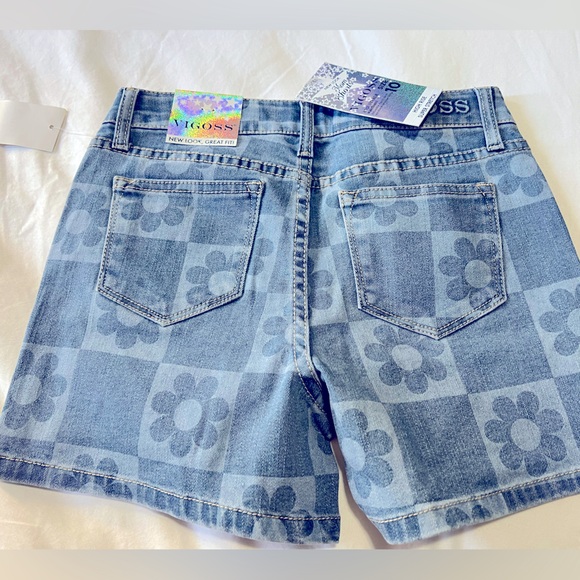 Adorable Wildflower Wash Vigoss Stretch Denim Shorts NWT - Picture 7 of 7